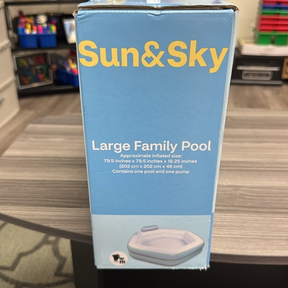 Sun & Sky Large Family Pool new in box never opened in excellent condition - Picture 2 of 3